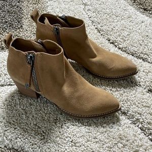 Dolce Vita Saira Zipper Ankle Boot